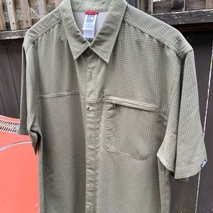 Northface button shirt sleeve shirt